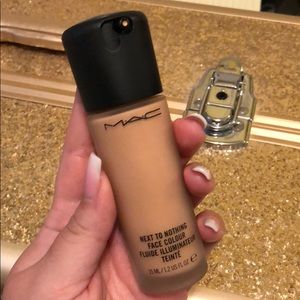 MAC Next To Nothing Face Colour in Medium Plus